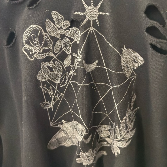 🚨LAST CHANCE 🚨 Torrid Cozy Floral Geo Distressed Graphic Hoodie - Picture 2 of 7